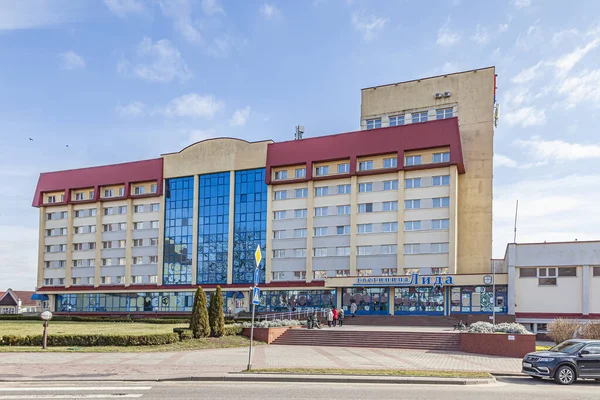 Lida Republika Belaru Marzec 2020 Nowoczesny Hotel Miejski Lida Zabytkowym — Zdjęcie stockowe