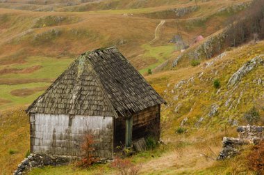 Otantik ahşap çobanların kır evi.