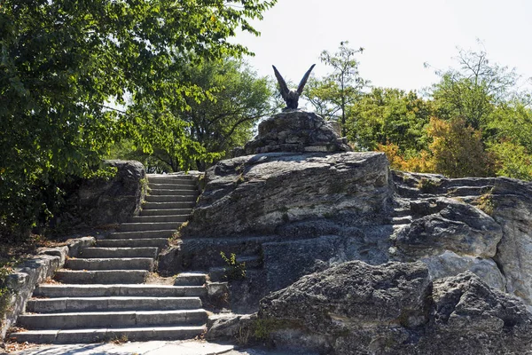 Vista della statua dell'Aquila — Foto Stock