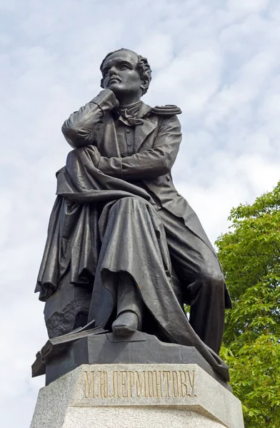 Monumentet till poeten Lermontov i Pyatigorsk — Stockfoto