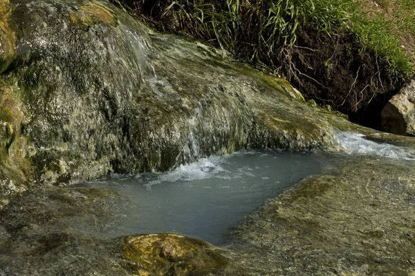 Zdroj minerální vody — Stock fotografie