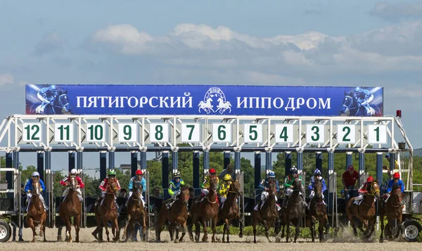 Начало гонки в Пятигорске — стоковое фото