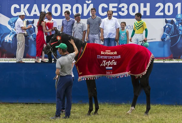 ピャチゴルスクで「ダービー」の勝者. — ストック写真