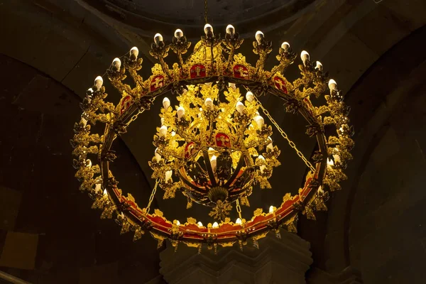 Kronleuchter in der armenischen Kirche — Stockfoto