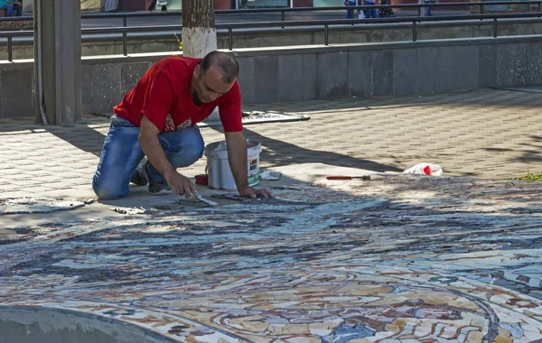 Artista che dipinge in un parco — Foto Stock