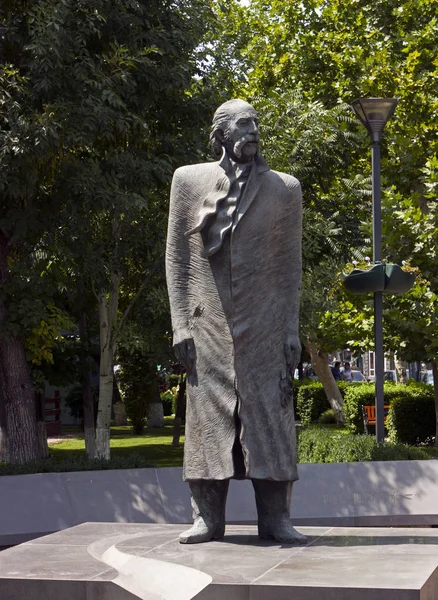 A estátua de William Saroyan em Erevan . — Fotografia de Stock