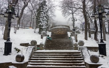 eski taş basamaklar