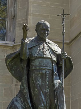 II. John Paul Heykeli.
