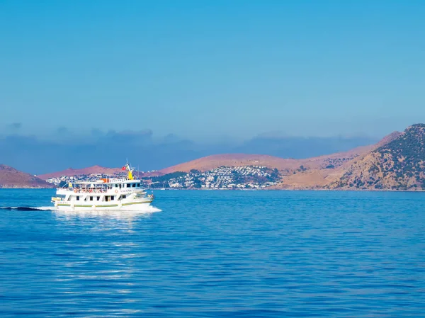 A beautiful white ship "Malena" in the waters of the Aegean Sea — Stock Photo, Image