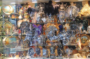 Nisantasi'nda Venedik Maske ile