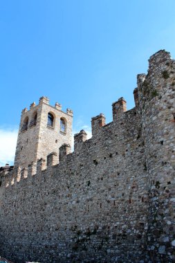Bir Desenzano del Garda şehir manzaralı