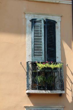 Bir Desenzano del Garda şehir manzaralı