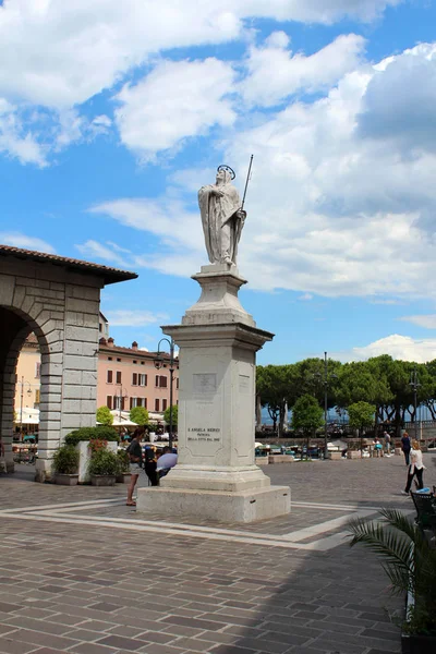 Vista da cidade de Desenzano del Garda — Fotografia de Stock