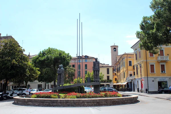 Veduta della città di Desenzano del Garda — Foto Stock