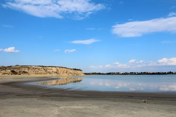 Соленое озеро в Ларнаке, Кипр — стоковое фото