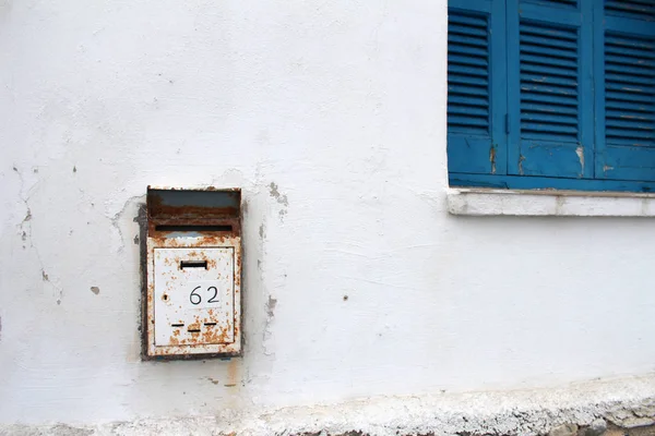 Caixa de correio antigo em Larnaca, Chipre — Fotografia de Stock