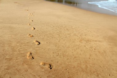 Sri Lanka sahilde ayak izleri
