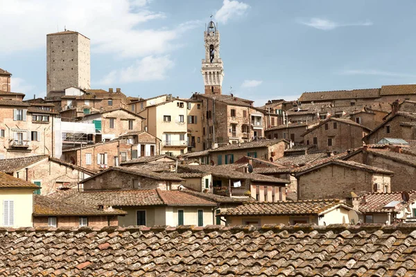 Çatılar Siena tarihi merkezi ve Torre del Mangia ve Toskana, İtalya.