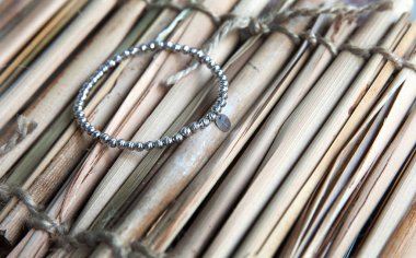 Beyaz altın bilezik