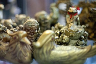 Buda heykeli gülüyor