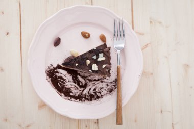Çiğ vegan plaka snickers.
