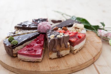 Farklı çiğ vegan kek