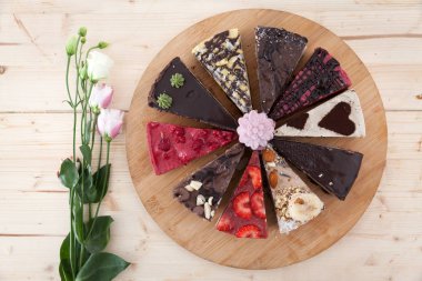 Farklı çiğ vegan kek