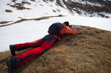 Adam bir fotoğrafta Dağı'nda