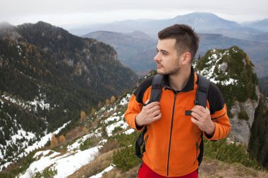Delikanlı dağlar üzerinde