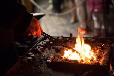 Demirci iş başında