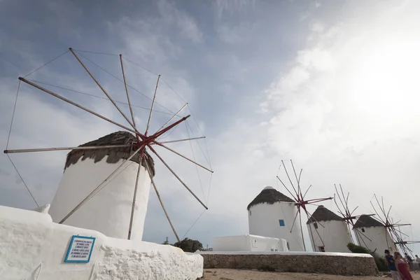 Mykonos eski Rüzgar değirmeni — Stok fotoğraf