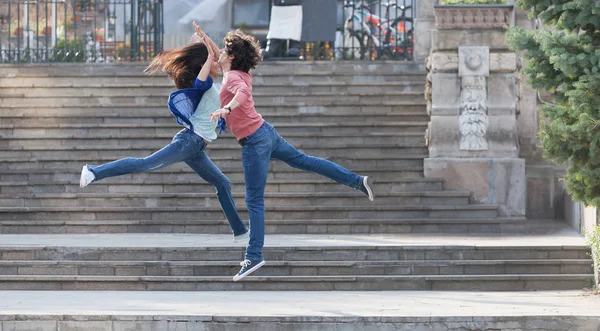 Sprung zu High Five! — Stockfoto