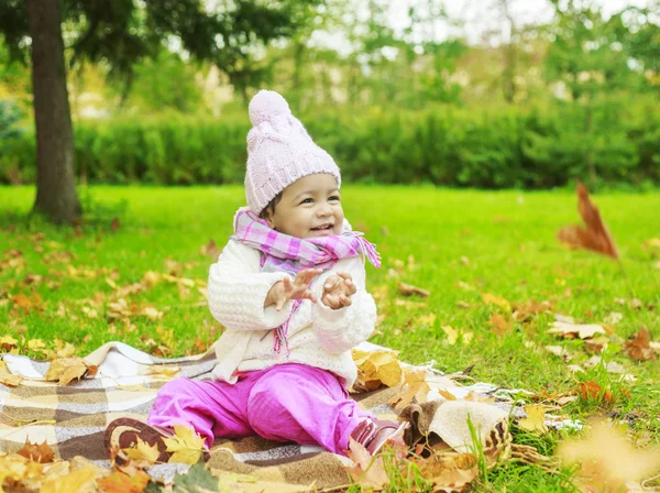 Fille dans le parc — Photo