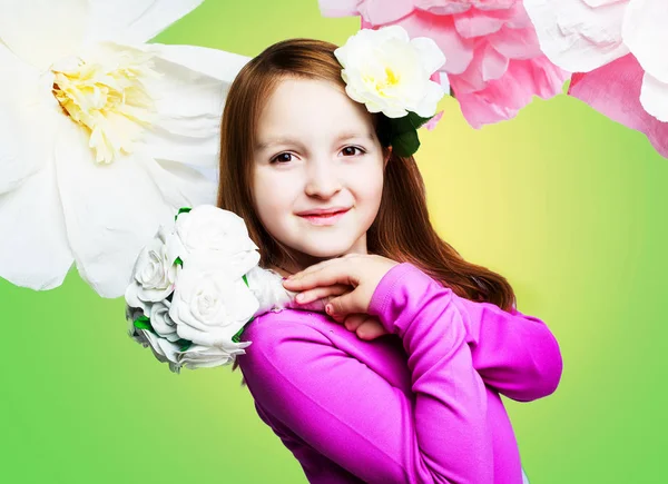 Ragazza con fiori — Foto Stock