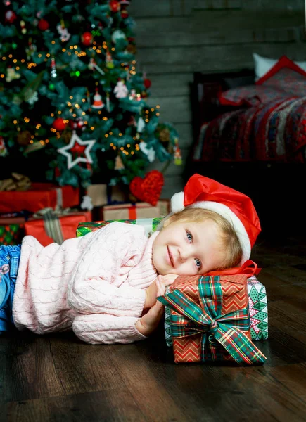 Girl with presents — Stock Photo, Image