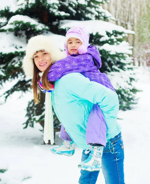 Mother and daughter outdoor — Stock Photo, Image