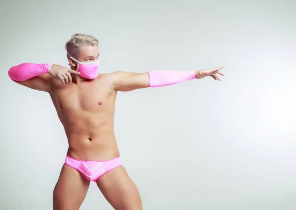 Strip-tease danseur portant rose — Photo