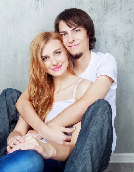 Happy young couple — Stock Photo, Image