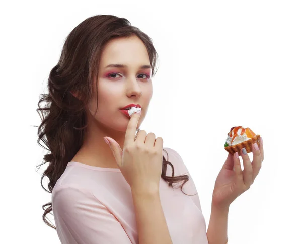 デザートを食べるモデル — ストック写真