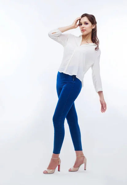 Modellen bär jeans — Stockfoto