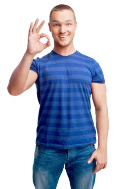 adam ok işareti ile