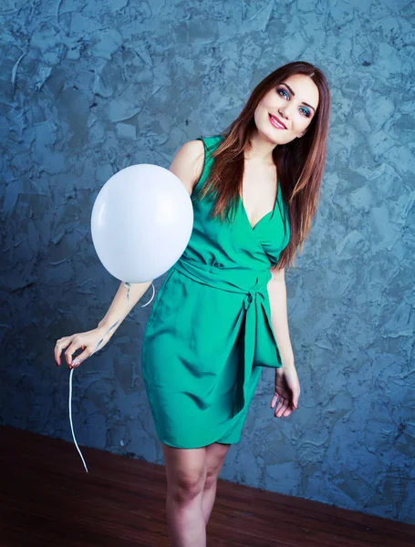 Kvinna med en ballong — Stockfoto