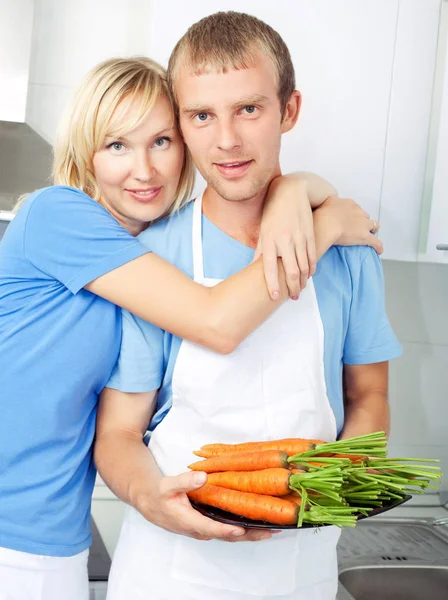 Couple with carrots — Stock Photo, Image