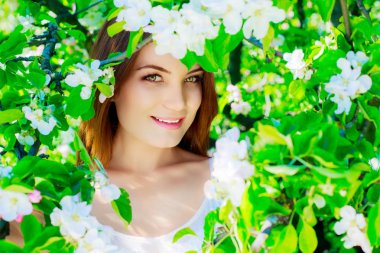 elma ağacı kadınla