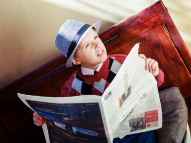 gazete ile çocuk