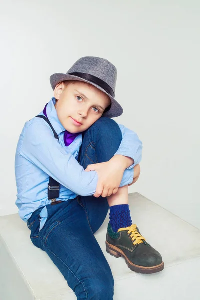 Şapkalı şık çocuk — Stok fotoğraf