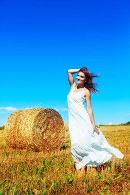 kadın hasat buğday alanında