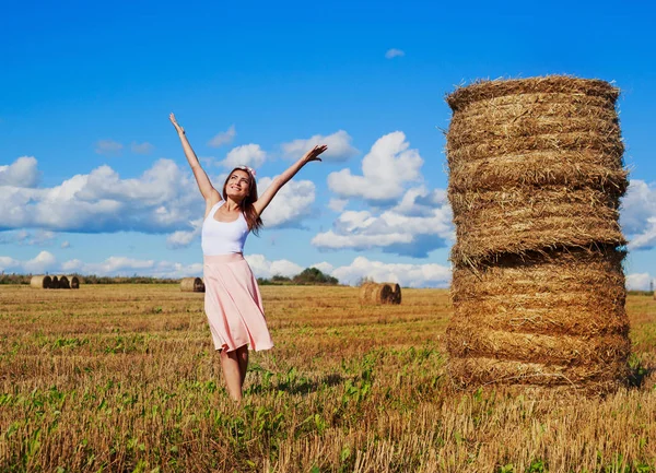 kadın hasat buğday alanında