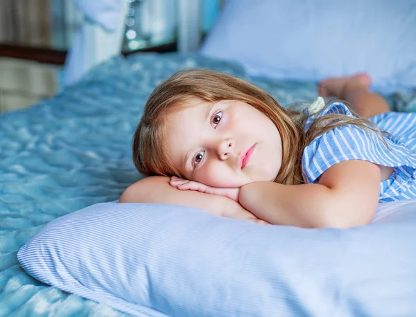 Girl in bed — Stock Photo, Image