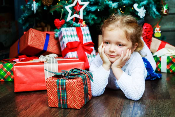 Niño en Navidad — Foto de Stock